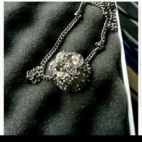 CHANEL Swarovski CC Necklace.. Authentic. - Picture 2 of 8